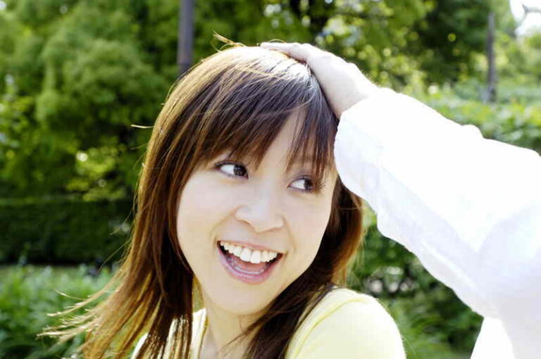 頭を撫でる&髪を撫でる男性心理と頭よしよしとなでなでの違い